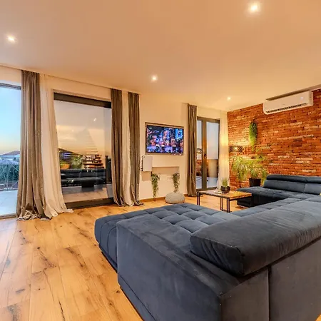 Vila Beautiful Lara In With Pool