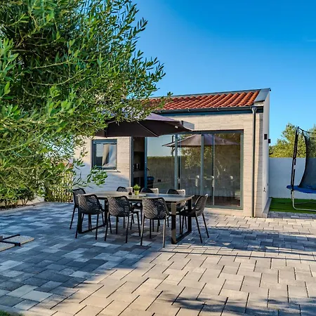 Beautiful Lara In With Pool * Vrana (Zadar)