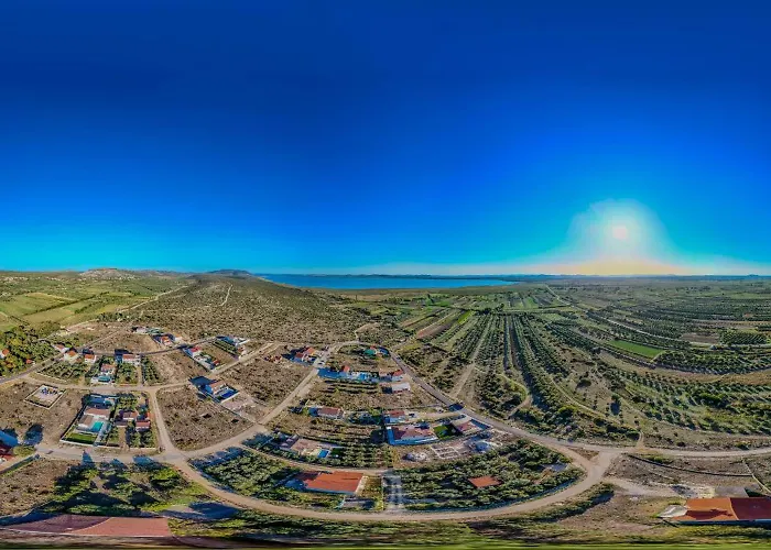 Beautiful Lara In With Pool *