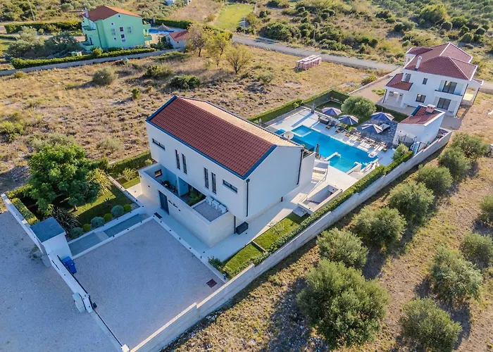 Beautiful Lara In With Pool Vrana (Zadar)