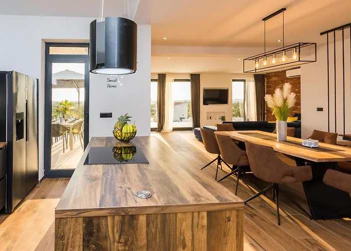 Beautiful Lara In With Pool Vrana (Zadar)