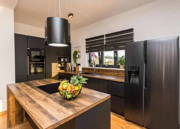 Beautiful Lara In With Pool