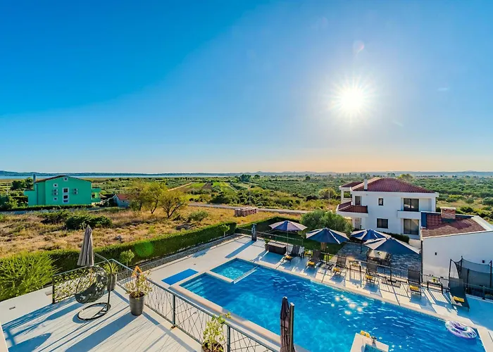 Βίλα Beautiful Lara In With Pool