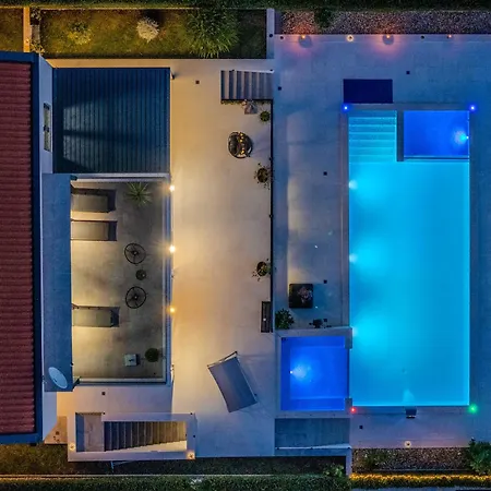 Beautiful Lara In With Pool * Vrana (Zadar)