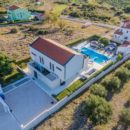 Beautiful Lara In With Pool Vrana (Zadar)