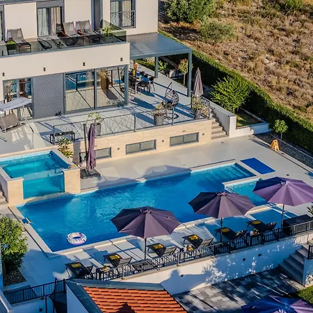 Beautiful Lara In With Pool Villa