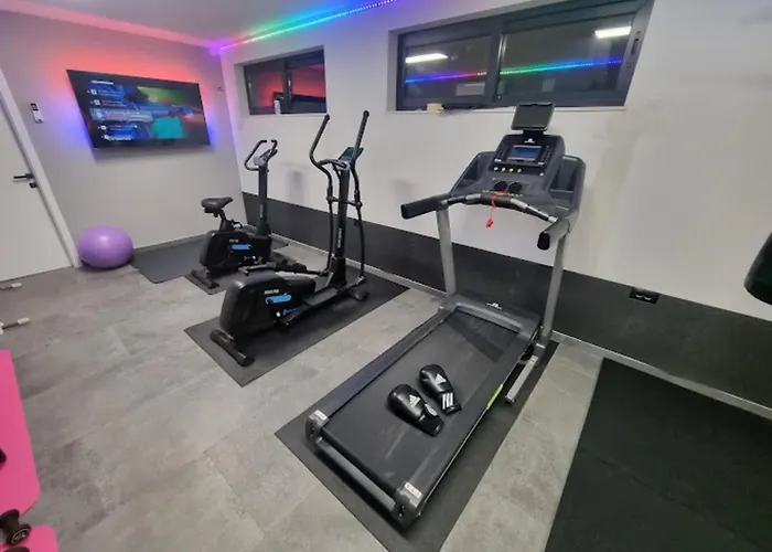 빌라 Beautiful Lara In With Pool *