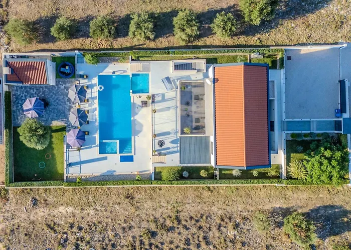 Beautiful Lara In With Pool * Vrana (Zadar)