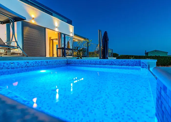 Beautiful Lara In With Pool 빌라 *