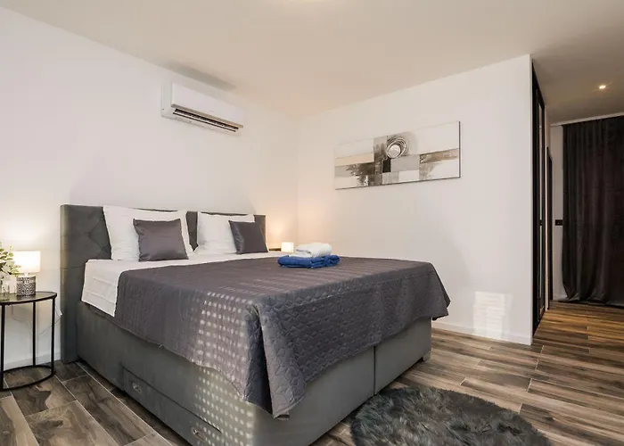 Beautiful Lara In With Pool Vrana (Zadar)