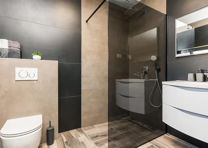 Beautiful Lara In With Pool 빌라