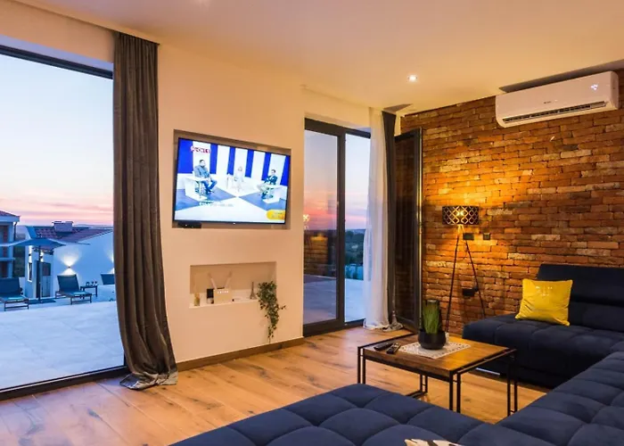 Beautiful Lara In With Pool 빌라 *