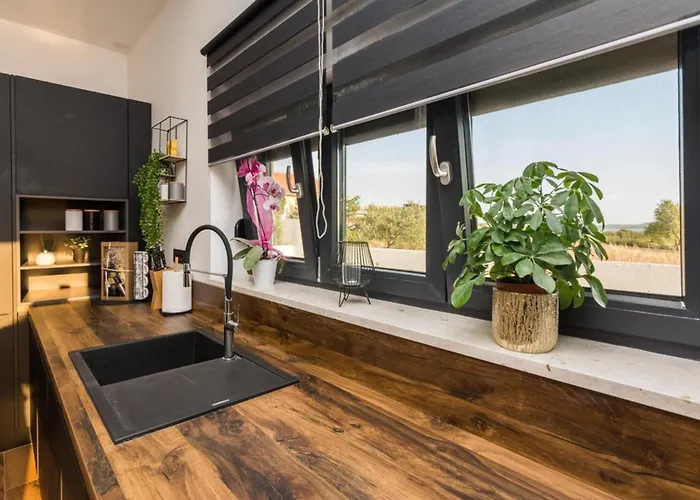 Beautiful Lara In With Pool * Vrana (Zadar)