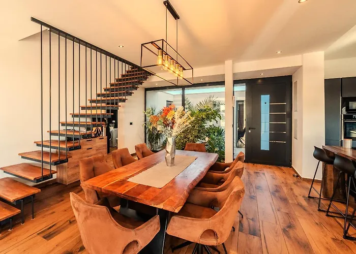 Beautiful Lara In With Pool 빌라 *