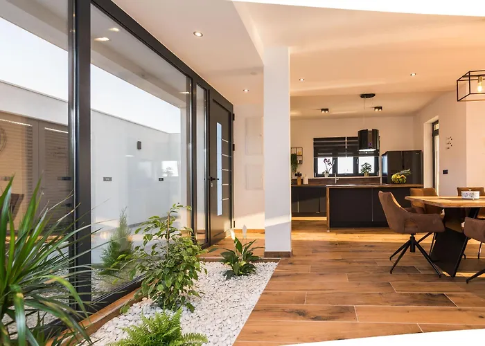 Beautiful Lara In With Pool Vrana (Zadar)