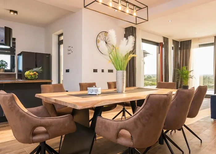 Beautiful Lara In With Pool * Vrana (Zadar)