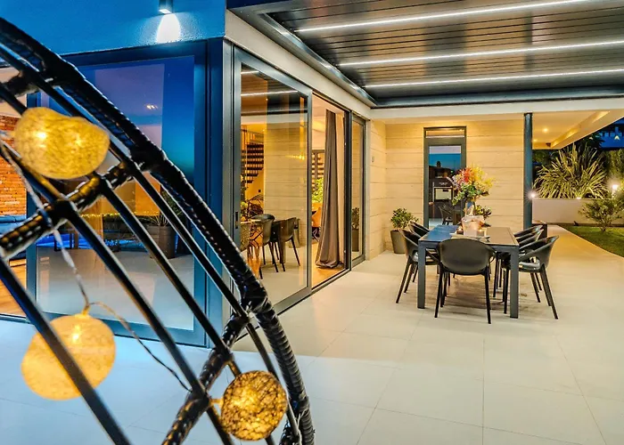 빌라 Beautiful Lara In With Pool *