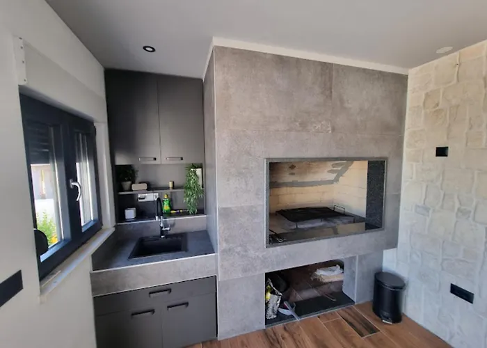 Beautiful Lara In With Pool * Vrana (Zadar)