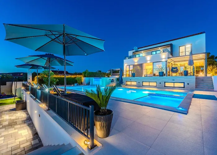 Beautiful Lara In With Pool 빌라 *