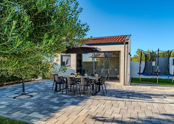 Beautiful Lara In With Pool * Vrana (Zadar)