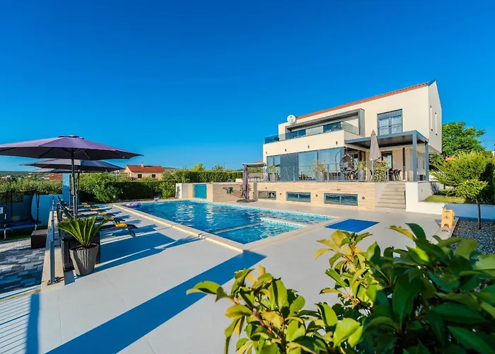 Beautiful Lara In With Pool Вилла Vrana (Zadar)