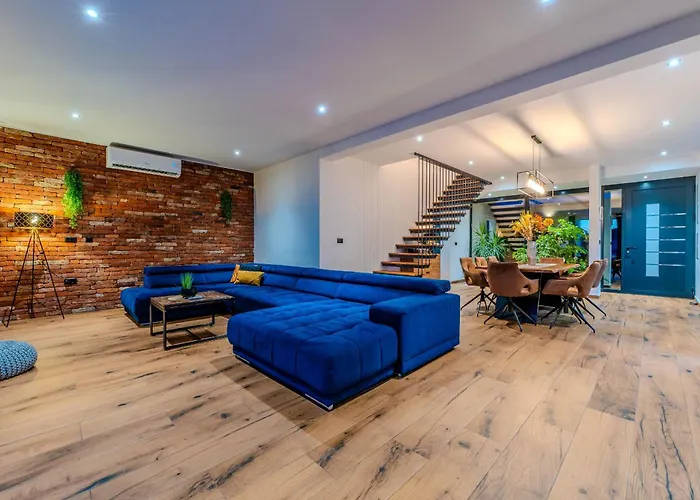 Beautiful Lara In With Pool 빌라