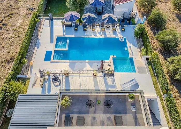 Beautiful Lara In With Pool Вилла Vrana (Zadar)